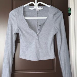 Cropped long sleeve shirt